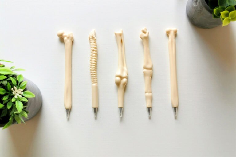 Los bolígrafos en forma de huesos son el regalo perfecto para los amantes de la ciencia
